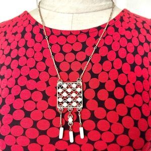 Vintage gold tone and white  heart pendant necklace